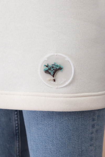 Спортивная туника с капюшоном из трикотажа с нашивкой Линия Л Б-1821 молоко - фото 3