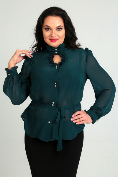 Круглогодичная женская блуза с приталенным поясом Таир-Гранд 62159 изумруд - фото 1