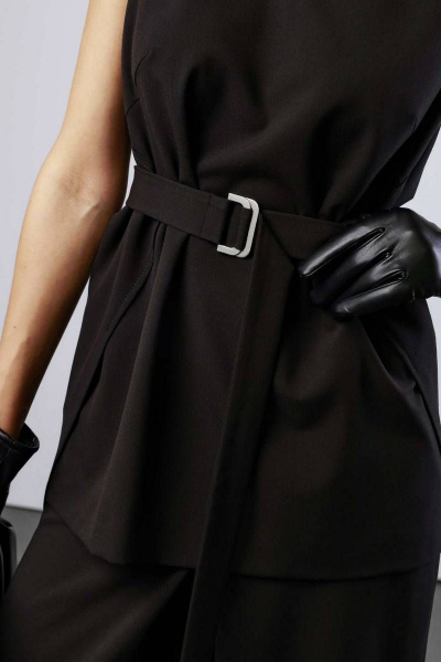 Черный жилет из текстиля с V-образным вырезом и разрезами Femme & Devur 70685 1.3F(170) - фото 4