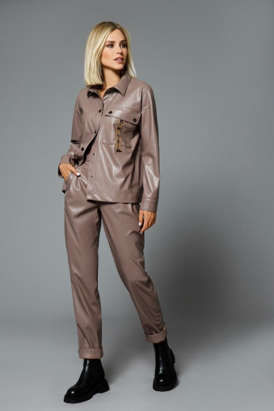 Блуза из экокожи с накладным карманом и разрезами DILIA 0508 бежевый - фото 2