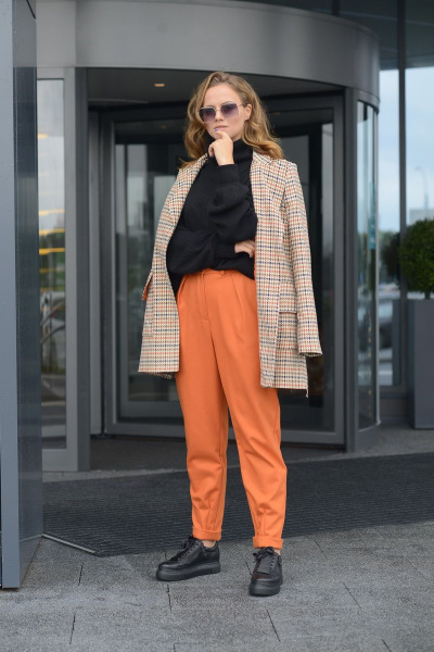 Зауженные брюки из текстиля с боковыми карманами и разрезами Anna Majewska 1494 - фото 1