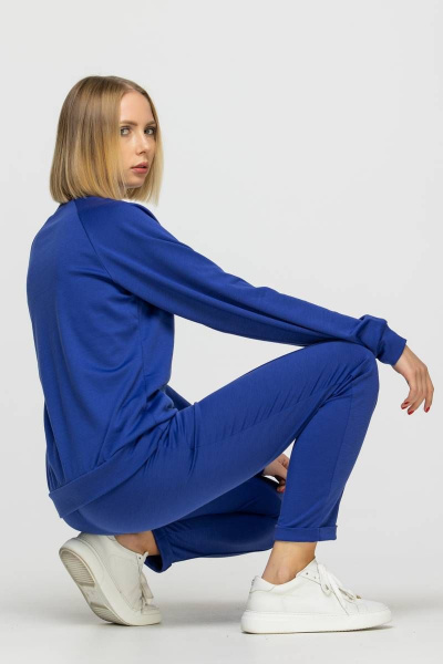 Костюм с брюками и свитшотом из трикотажа на укороченной посадке Domna 16073 синий(170) - фото 7