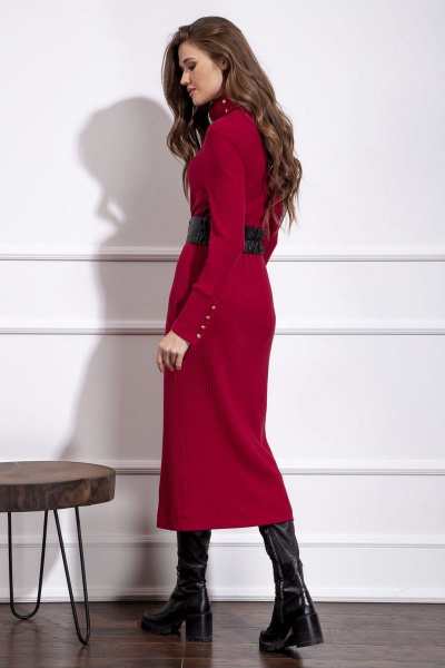 Базовое платье из трикотажа с воротником стойкой и поясом Nova Line 50149 рубиновый - фото 2