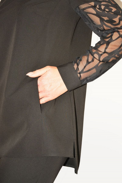 Блуза нарядная из ткани с ажурной отделкой и съемными брошками Needle 384/1 - фото 4