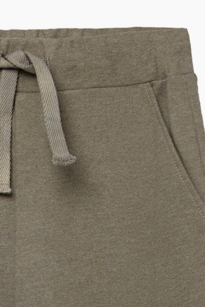 Брюки-каррот из хлопка с нашивкой и поясом для мальчика Bell Bimbo 212134 хаки меланж - фото 2