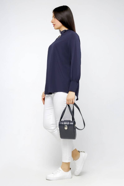 Блузка классическая с фигурной линией низа и стойкой La rouge 61281 темно-синий - фото 4