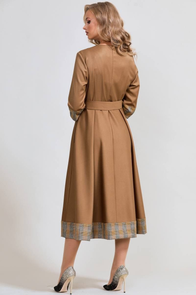 Платье демисезонное с талиевыми вытачками и карманами Teffi Style L-1585 золотой - фото 2