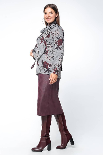 Демисезонный трикотажный джемпер трапециевидного силуэта с шарфом La rouge 3178 серый-(цветы) - фото 4
