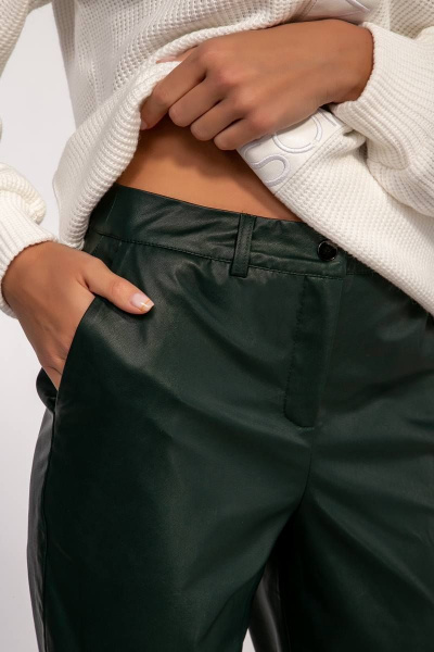 Брюки зауженные с карманами и притачным поясом-кокеткой Olegran 3692-2 - фото 2