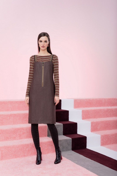 Платье на каждый день из текстиля с вытачками и разрезом Alena Goretskaya A1024/1 - фото 1