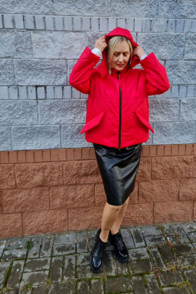 Демисезонная утепленная куртка с капюшоном и карманами Shymoda 295-21 красный - фото 3