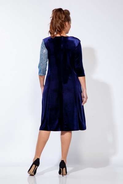 Нарядное платье из велюра с кокеткой и контрастным рукавом Belinga 1159 синий - фото 4