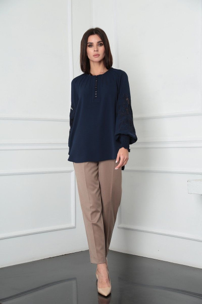 Блуза прямого силуэта с вышивкой из хлопка SandyNa 130413 синий - фото 4