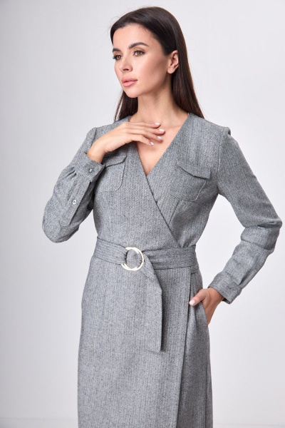 Платье деловое из текстиля с запахом и карманами Anelli 545 серый - фото 4
