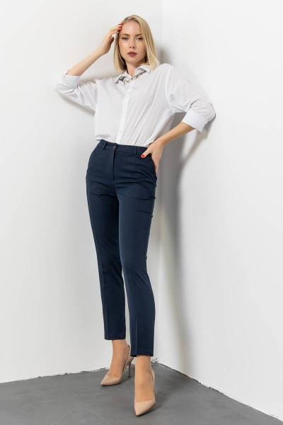 Демисезонные классические брючки из текстиля Domna 12103 темно-синий - фото 1