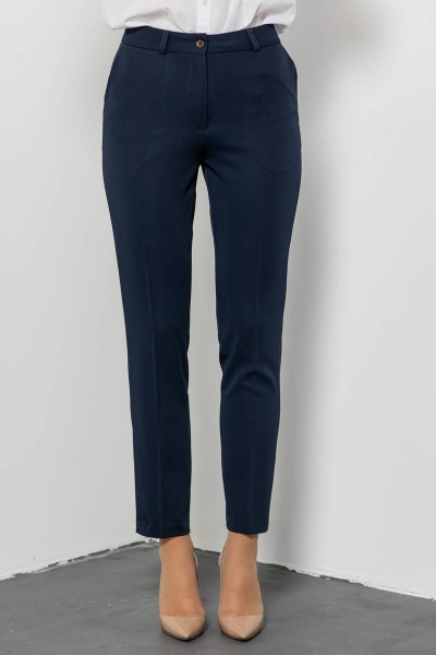 Демисезонные классические брючки из текстиля Domna 12103 темно-синий - фото 2