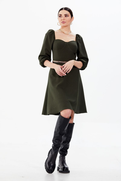 Платье мини из крепа с объемными рукавами и поясом с цепью Condra 4348 темный_оливковый - фото 1