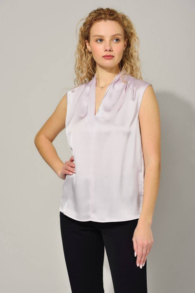 Круглогодичный атласный топ с V-образным вырезом и стойкой Femme & Devur 70912 1.14F(170) - фото 1