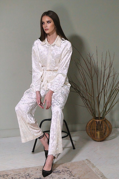 Демисезонные брюки и рубашка из бархата Motif 2133 белый - фото 1