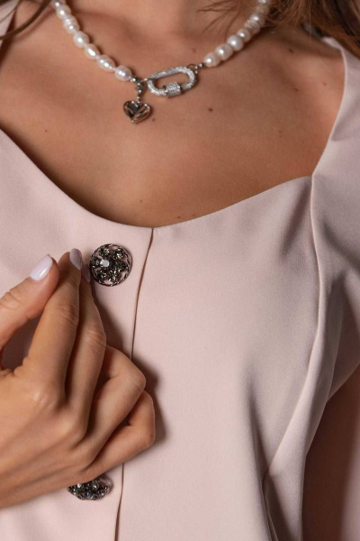 Платье деловое с рельефами и пуговицами, выше колена Femme & Devur 80060 1.29F(170) - фото 5