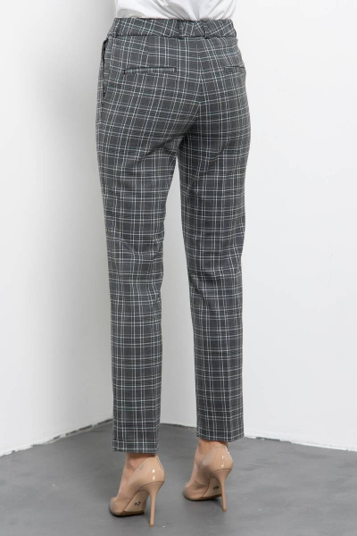 Зауженные брюки с высокой посадкой и защипами Domna 12104 серый_клетка - фото 5