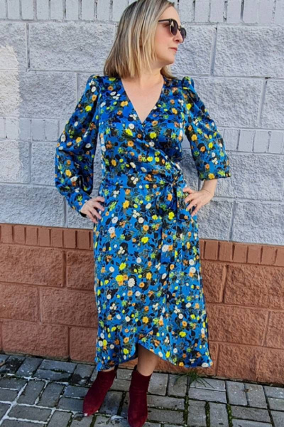 Платье на запах из атласной ткани с карманами и пояском Shymoda 306-22 - фото 1