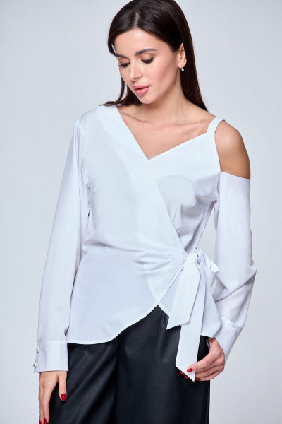 Блуза с имитацией запаха, с кокетчаными складками и пуговицами Anelli 1177 белый - фото 6