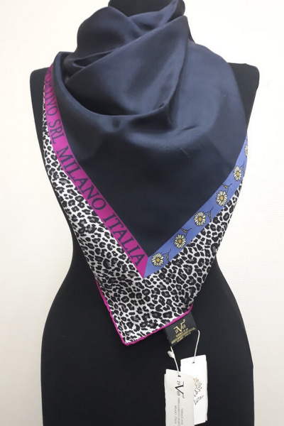 Шаль Versace 1969, 90x90, шелк, на каждый день TrendCorner 3-10-11-128 798 - фото 1