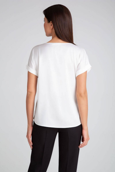 Белая деловая блуза из текстиля с овальным вырезом и складками IVARI 402 молочный - фото 7