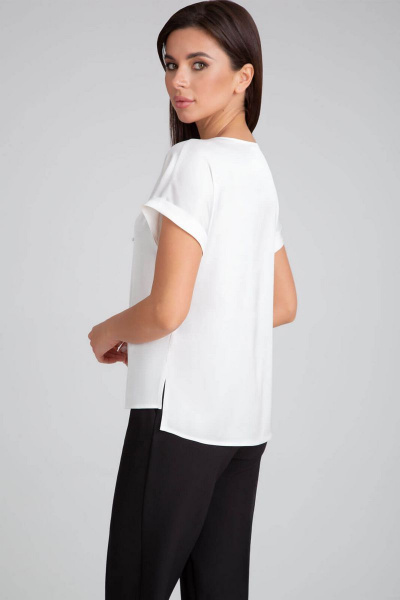 Белая деловая блуза из текстиля с овальным вырезом и складками IVARI 402 молочный - фото 6