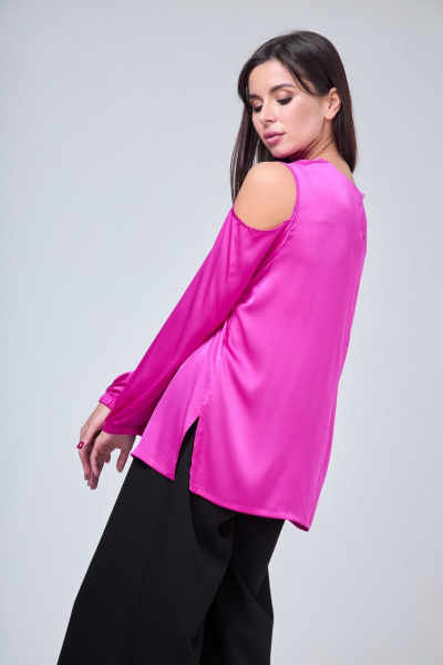Прямая блуза с разрезами и открытым плечом, с кокетливыми деталями Anelli 1218 малина - фото 6