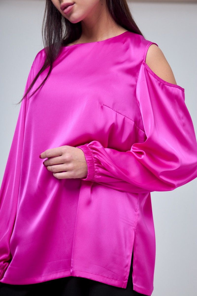 Прямая блуза с разрезами и открытым плечом, с кокетливыми деталями Anelli 1218 малина - фото 5