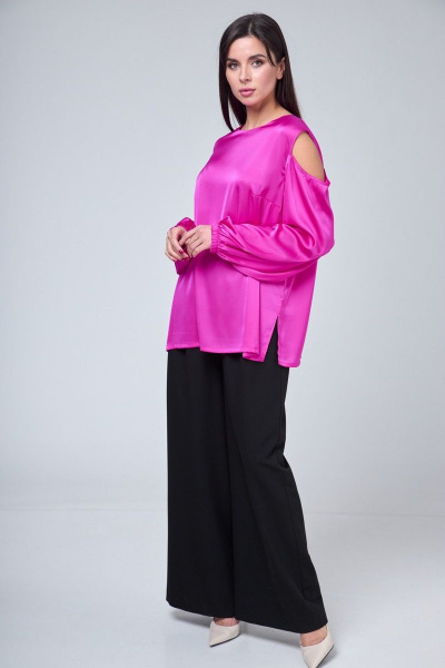 Прямая блуза с разрезами и открытым плечом, с кокетливыми деталями Anelli 1218 малина - фото 4