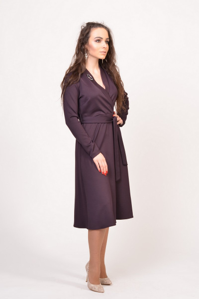 Платье миди из трикотажа с подчеркивающим поясом Domna 467 баклажан - фото 2