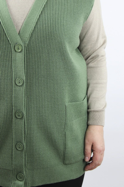 Вязаный жилет с накладными карманами и V-образным вырезом Полесье С1234-21 1С1226-Д43 158,164 кактус - фото 4