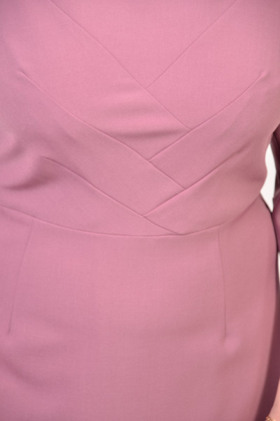 Розовое платье с идеальной посадкой и рельефами Domna 443 сирень - фото 3