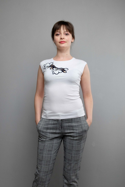 Летний белый вискозный топ с декоративным цветком Mita ЖМ992 белый/цветок - фото 1