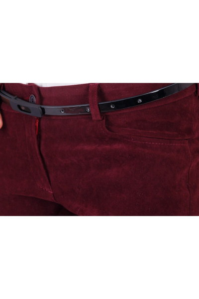 Костюм из текстиля с укороченным пиджаком и зауженными брюками Domna 16003 бордовый - фото 5