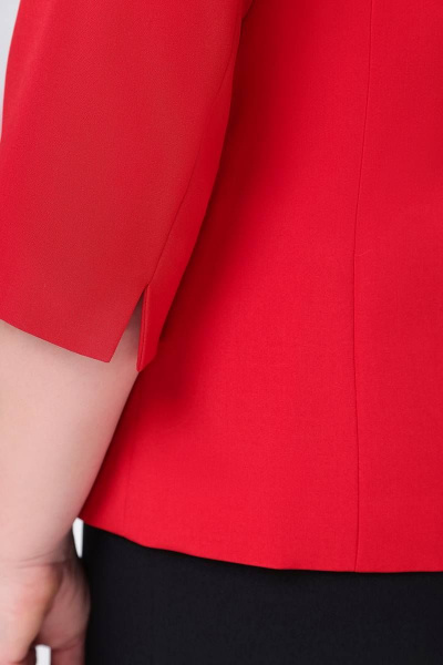 Демисезонный жакет полуприлегающего силуэта из костюмной ткани Swallow 521 красный - фото 9
