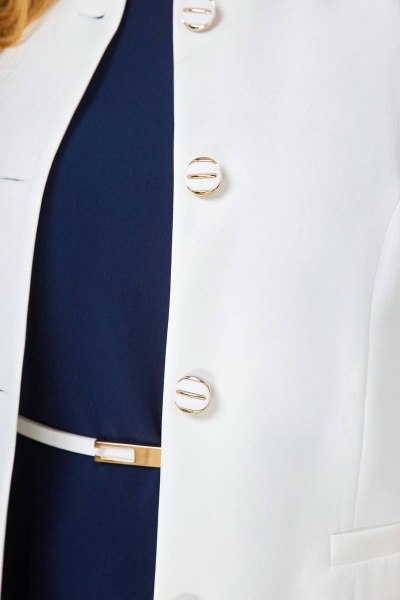 Круглогодичный жакет из костюмной ткани с рельефами Swallow 523 молочный - фото 2