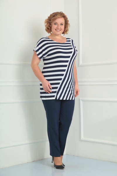 Летний костюм с ассиметричной блузой и брюками из трикотажа Fortuna ШЖ 623 темно-синий - фото 1