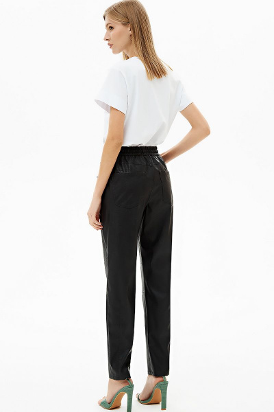 Брюки из экокожи с рельефными линиями на каждый день Moveri by Larisa Balunova 3099BL  черный - фото 4