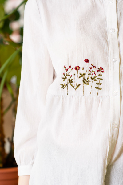 Удлиненная белая блуза с вышивкой и рукавом 3/4 Панда 50243w белый - фото 6