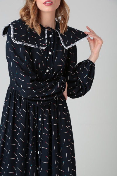 Платье из вискозы с талиевыми выточками и рюшей SandyNa 130113 синий_спички - фото 7