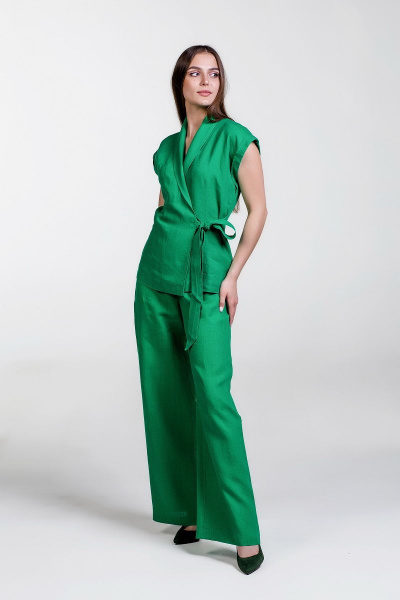 Деловой летний костюм из льна жакет и брюки палаццо с резинкой Atelero 1001 зеленый - фото 4