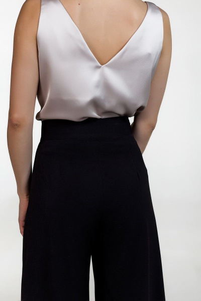 Бежевый шелковый топ с глубоким вырезом Atelero 1022 бежевый - фото 3