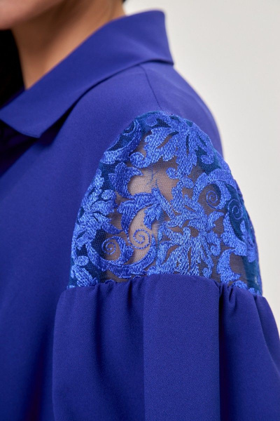 Синяя блуза с кружевами и воротником из хлопка Anelli 997 василек - фото 6