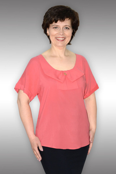 Летняя блуза из вискозы с бантом и длинным рукавом Таир-Гранд 62177 коралл - фото 1