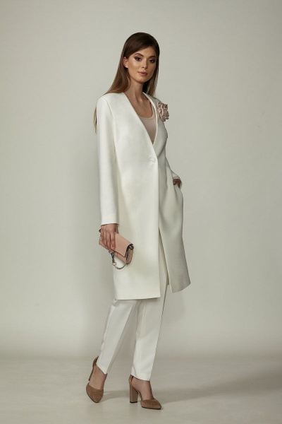 Костюм из костюмной ткани с пионом и поясом белый Rosheli 1097 - фото 1
