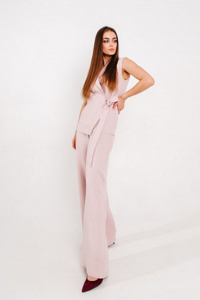 Летний льняной костюм с жилетом на запах и брюками палаццо Atelero 1015Л пудровый - фото 1